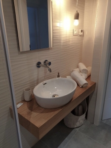 Main bathroom 4